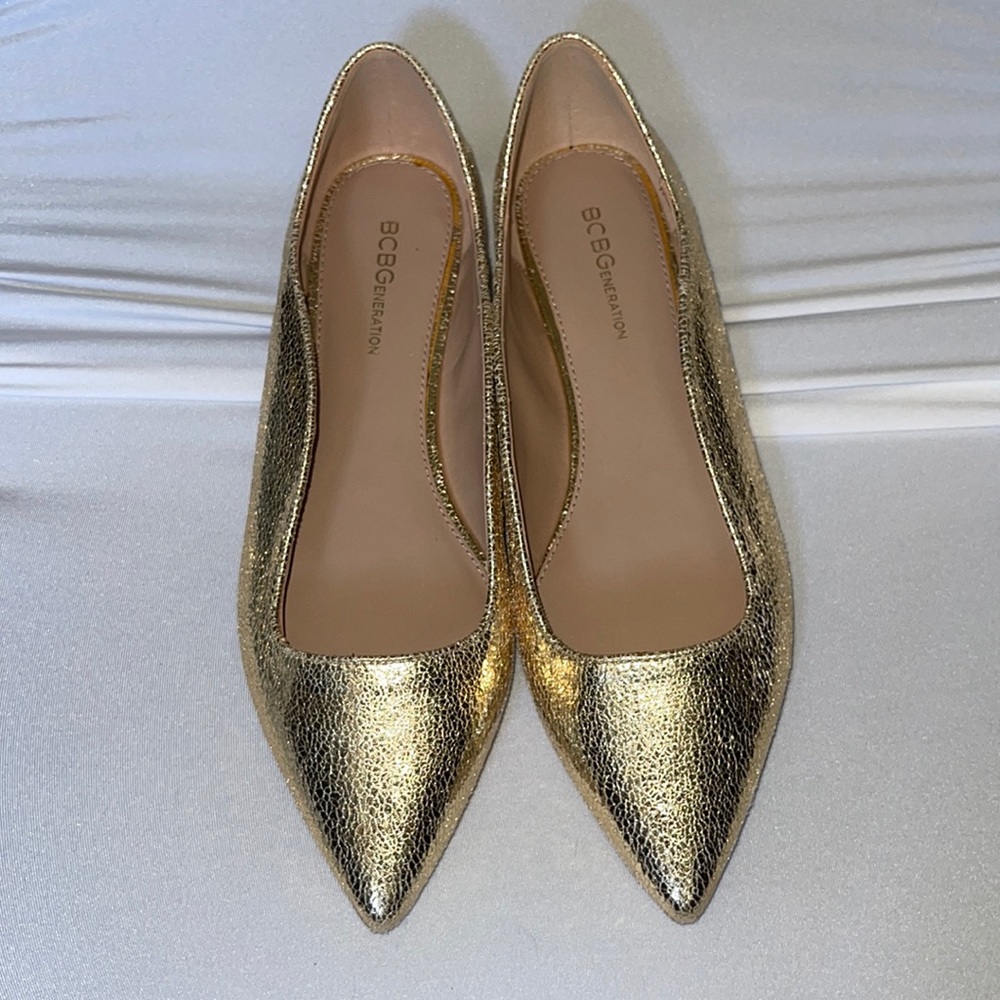 BCBG NIKITA METALLIC GOLD CRINKLE FLATS PUMP SIZE 8.5M, BRAND NEW